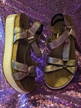OTBT Gold Metallic Silver Platform Sandals Sz7.5